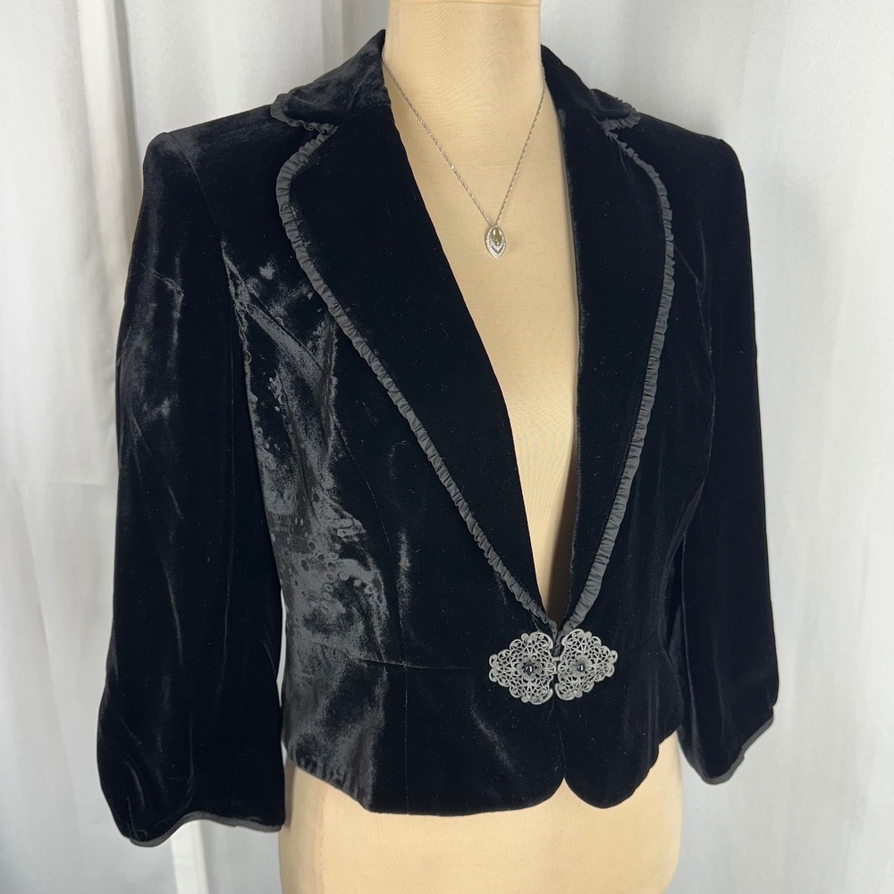 Ann Taylor LOFT Size 6‎ Black Velvet Silk Blend Cropped Blazer Ornate Clasp